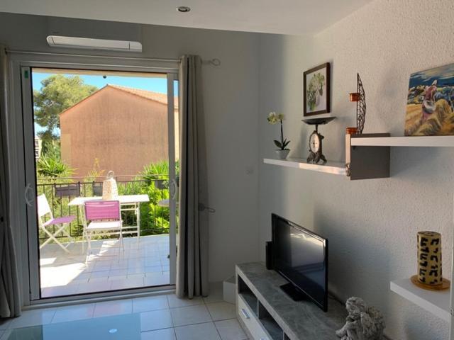 Calmeraie Plage Apartamento Villeneuve-Loubet Exterior foto